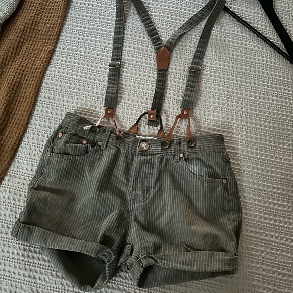 🌑 S O L D 🌑 
One teaspoon railroad suspender shorts - Picture 2 of 5
